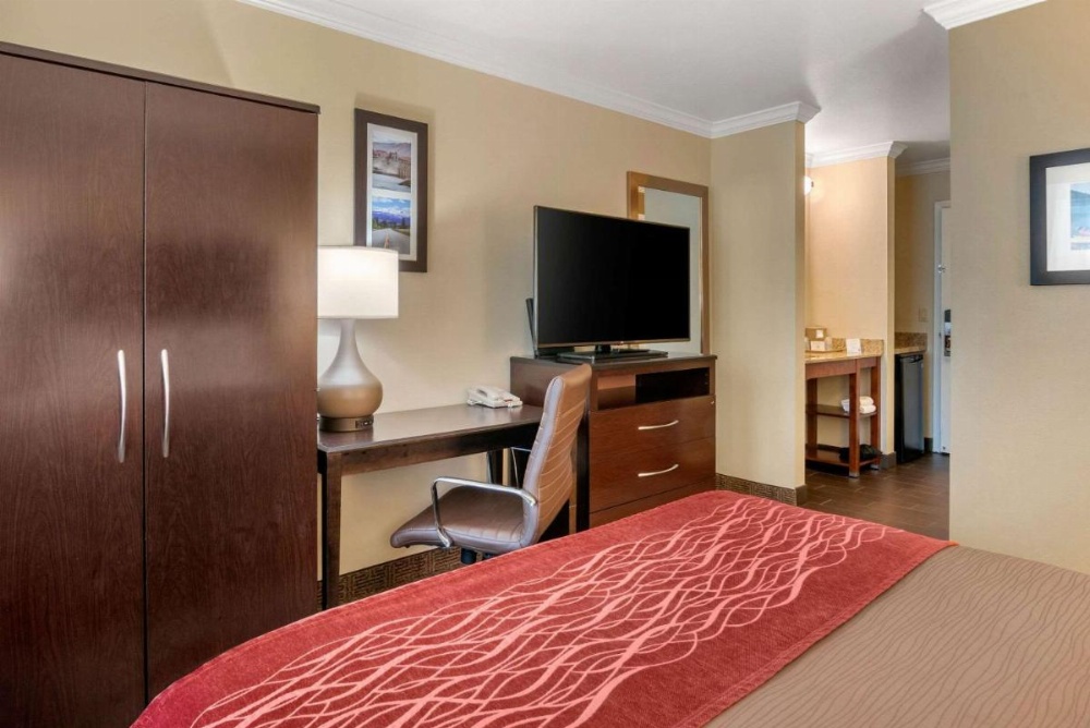 Comfort Inn Columbia Gorge Image 21